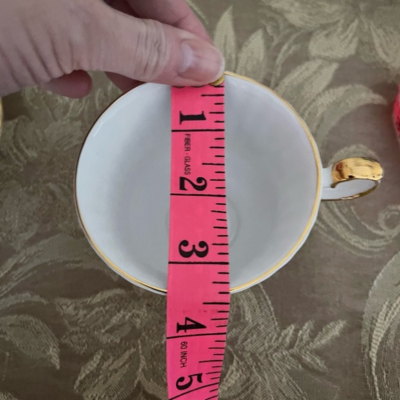 Royal Windsor Canada Gold Maple Leaf Teacup & Saucer - Picture 13 of 13